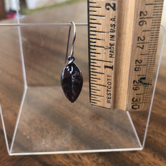 NWOT gunmetal shiny silver antique french wire  leaf earrings - Picture 10 of 10